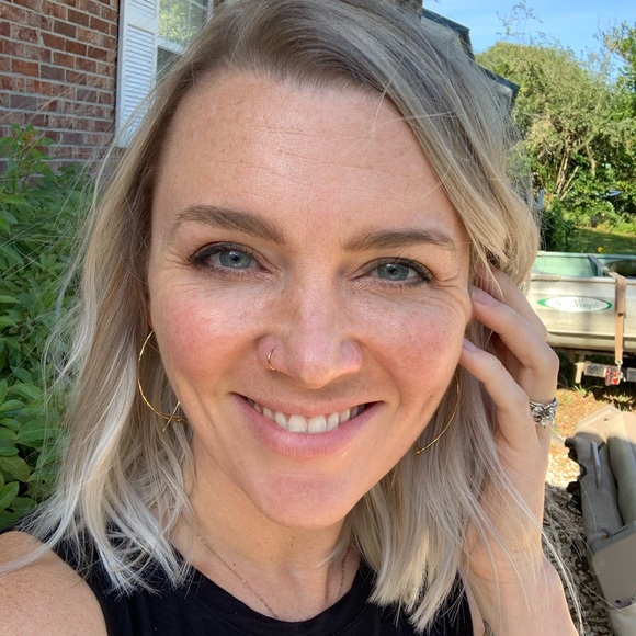 Meet your Posher, Kari - Picture 1 of 1